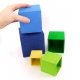 Cube empilable coloré en bois